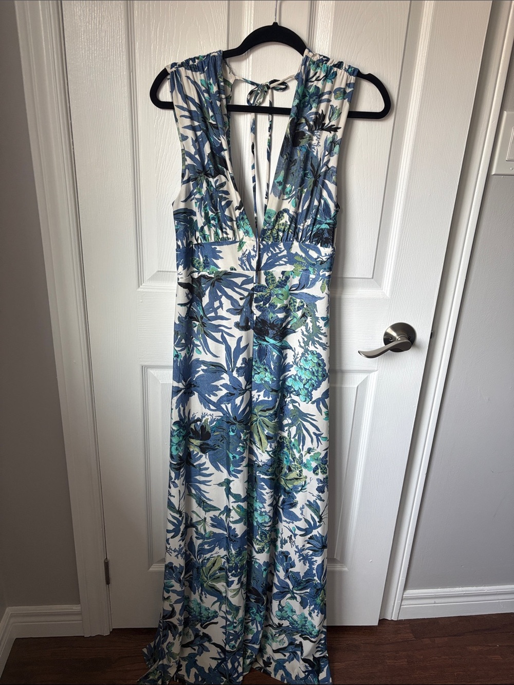 Sleeveless Floral V-Neck Maxi Dress in Blue & Green